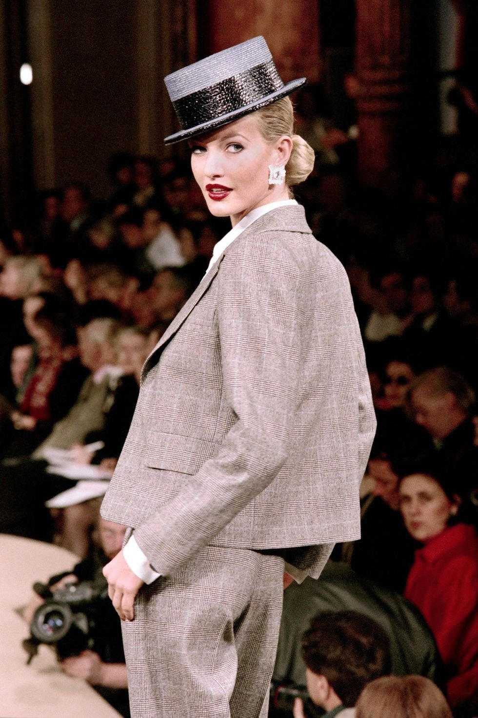 왠지 야망 있게 살고 싶어지는 80년대 여성 명품 정장 패션 | 인스티즈