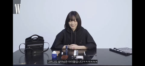 물건을 진짜 오래, 심플하게 쓰는 배두나 왓츠인마이백.jpg | 인스티즈