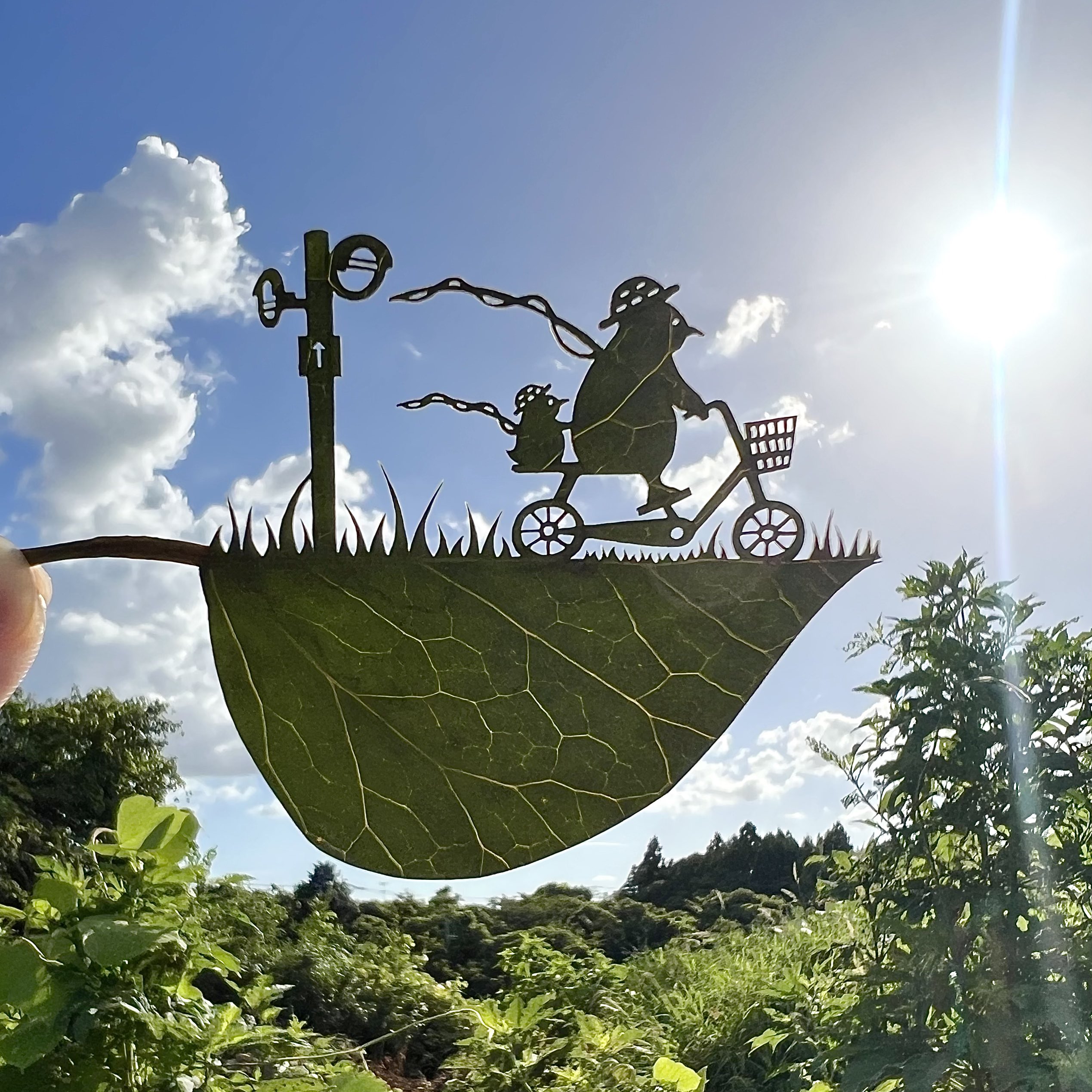 ADHD를 가진 작가가 만든 나뭇잎 아트 작품 | 인스티즈