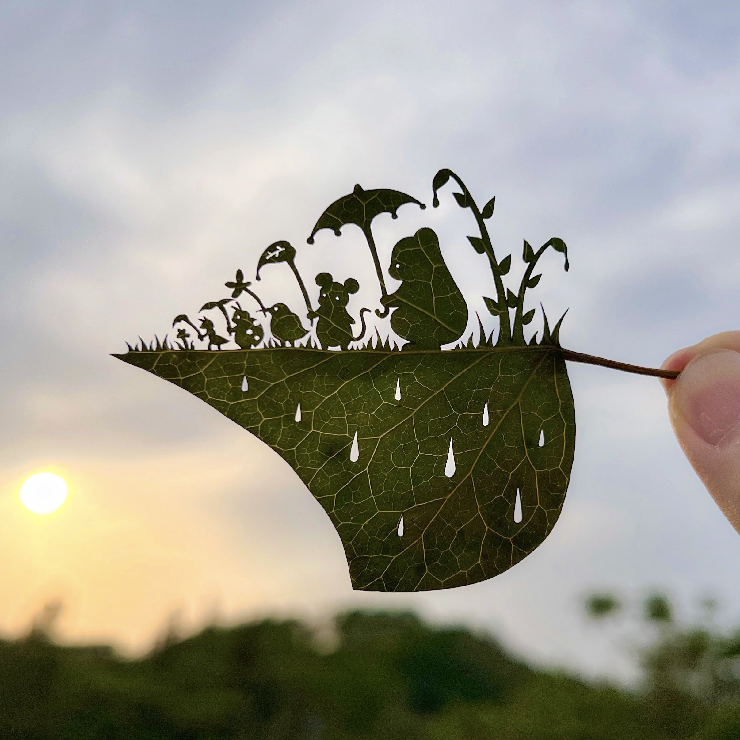 ADHD를 가진 작가가 만든 나뭇잎 아트 작품 | 인스티즈