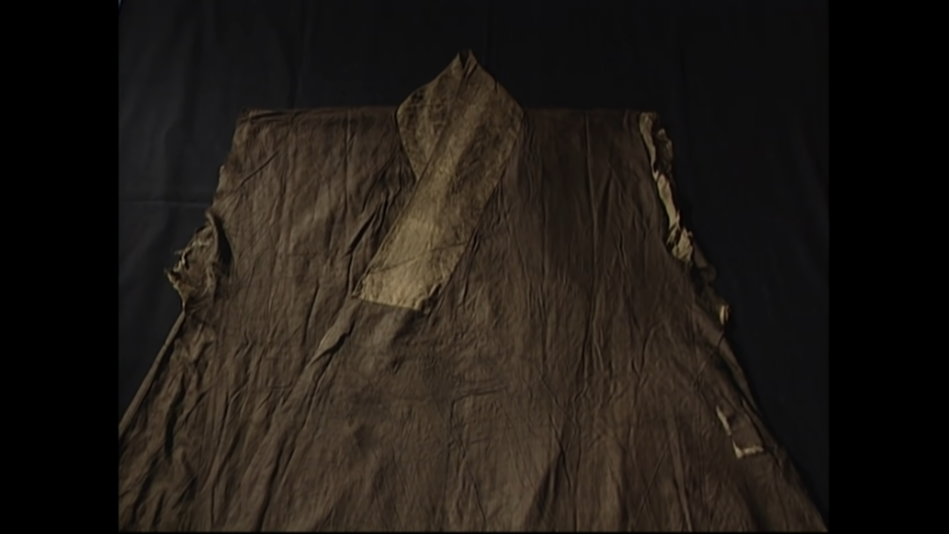 소년 미라의 묘에서 함께 발견된 것 | 인스티즈