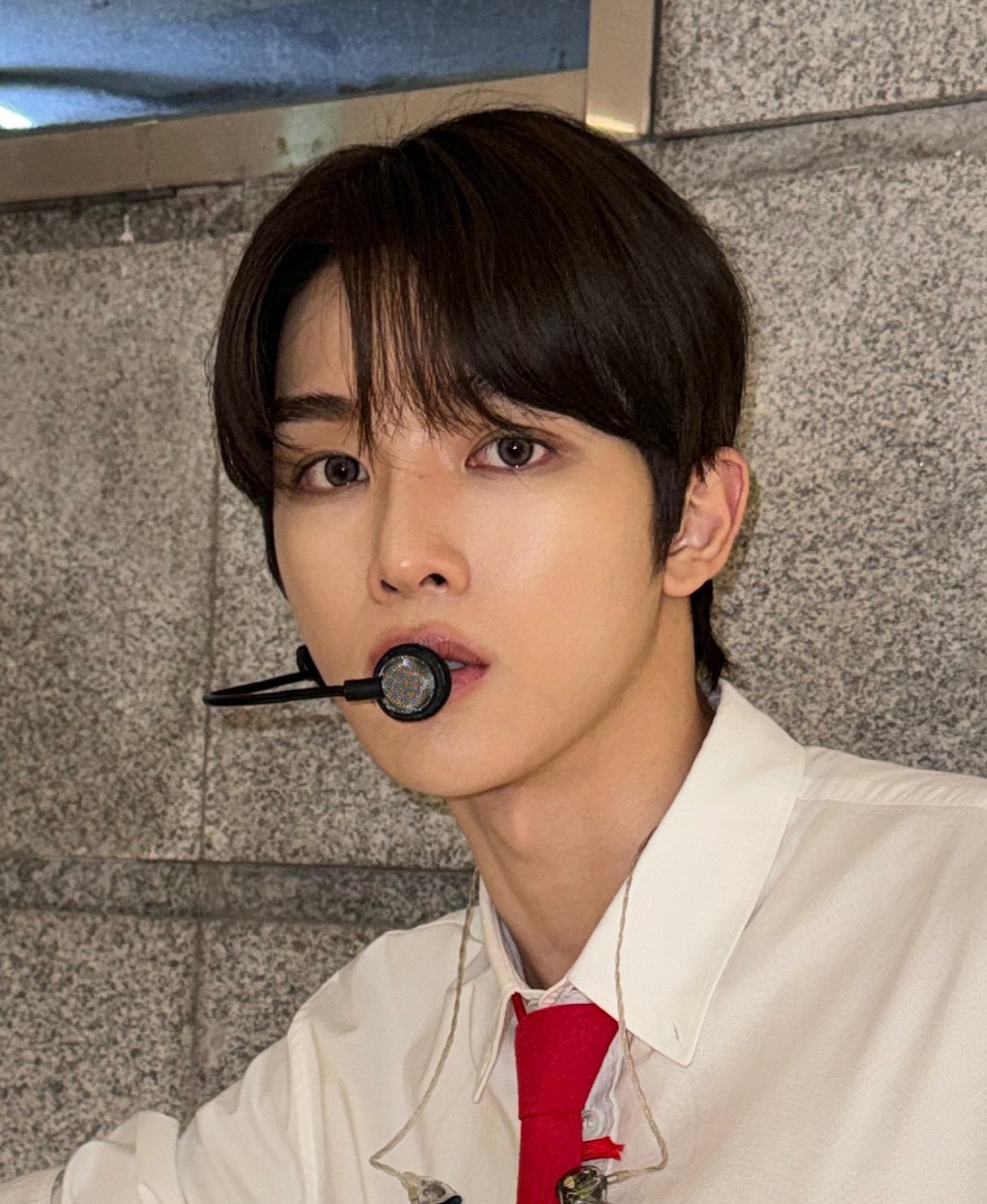 호불호 극명하게 갈리는 요즘 아이돌 오버립 메이크업.twt | 인스티즈