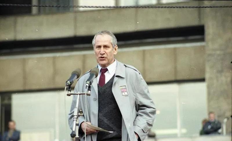 미남을 훈련시켜 간첩으로 보냈다고? (로미오 공작) | 인스티즈