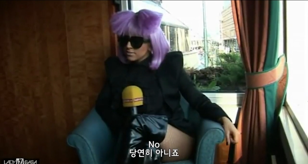 무례한 기자 개패고 다니던 시절의 레이디 가가.jpg | 인스티즈