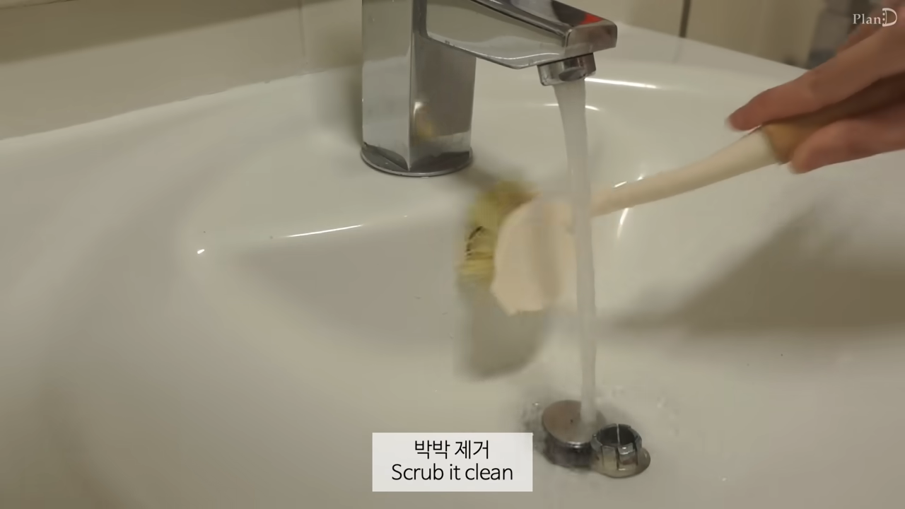 야무지다는 반응 많은 어떤 브이로거의 화장실 셀프 보수 (스압주의) | 인스티즈