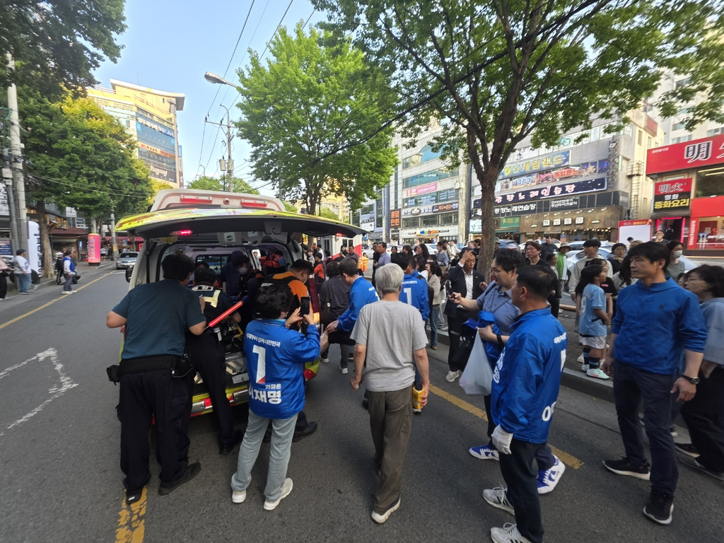 민주당 지지자들 차로밀고 도주하려한 20대 대구남 | 인스티즈