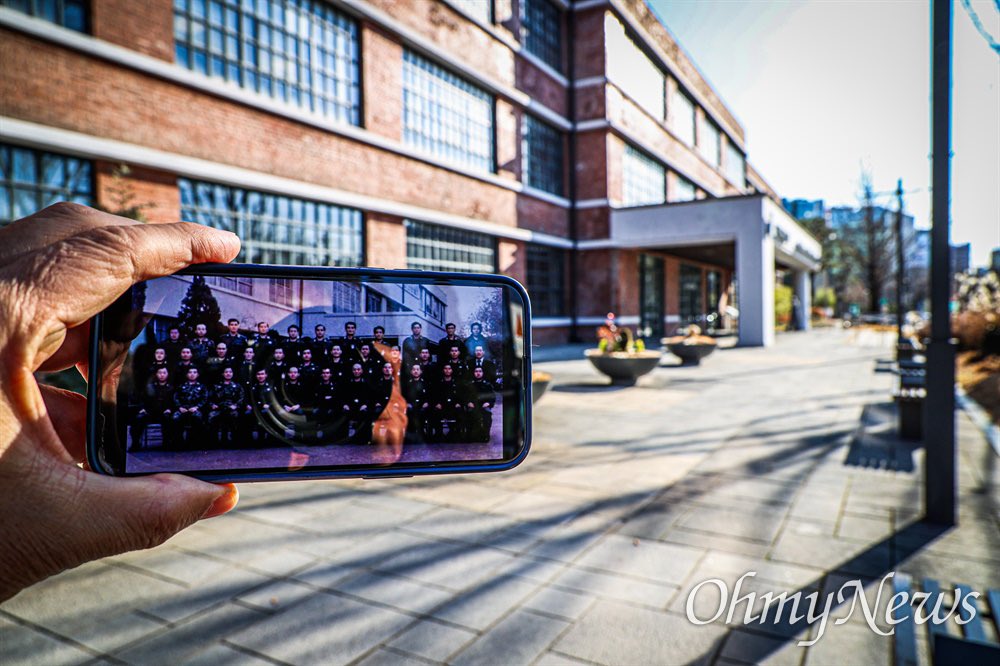 나 이 사진 배경이 현 국현미 정문인거 며칠 전에 앎 | 인스티즈