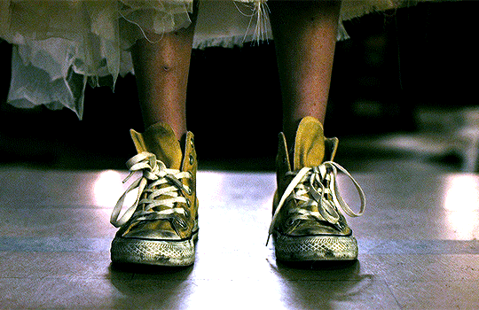 사업으로 부자가 된 집안의 아들이랑 결혼 하기로 했는데 결혼식날 남편 가족이 날 이상하게 쳐다봐...gif | 인스티즈