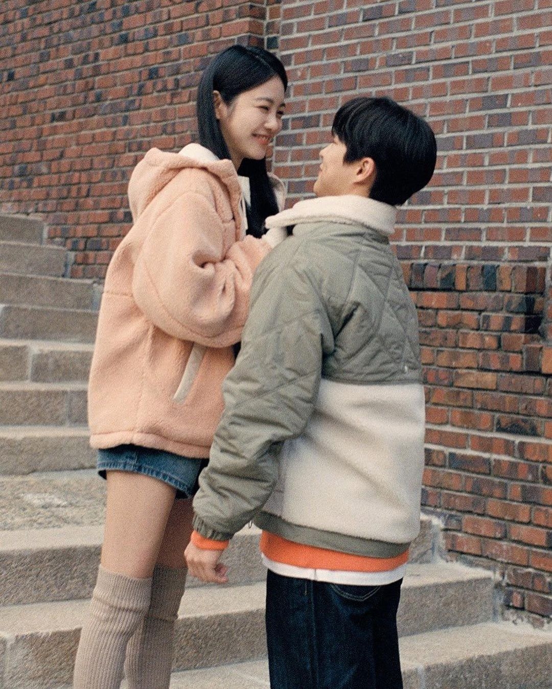 배인혁이 올린 신예은과 르꼬끄 커플 화보 | 인스티즈