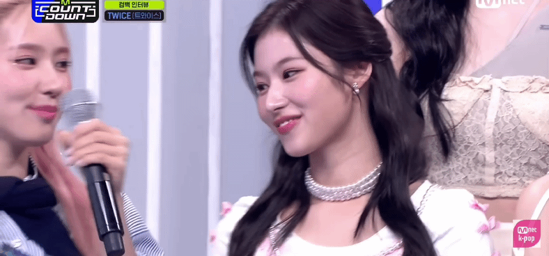 엠카에서 생방송으로 저녁 데이트 잡는 아이돌 | 인스티즈