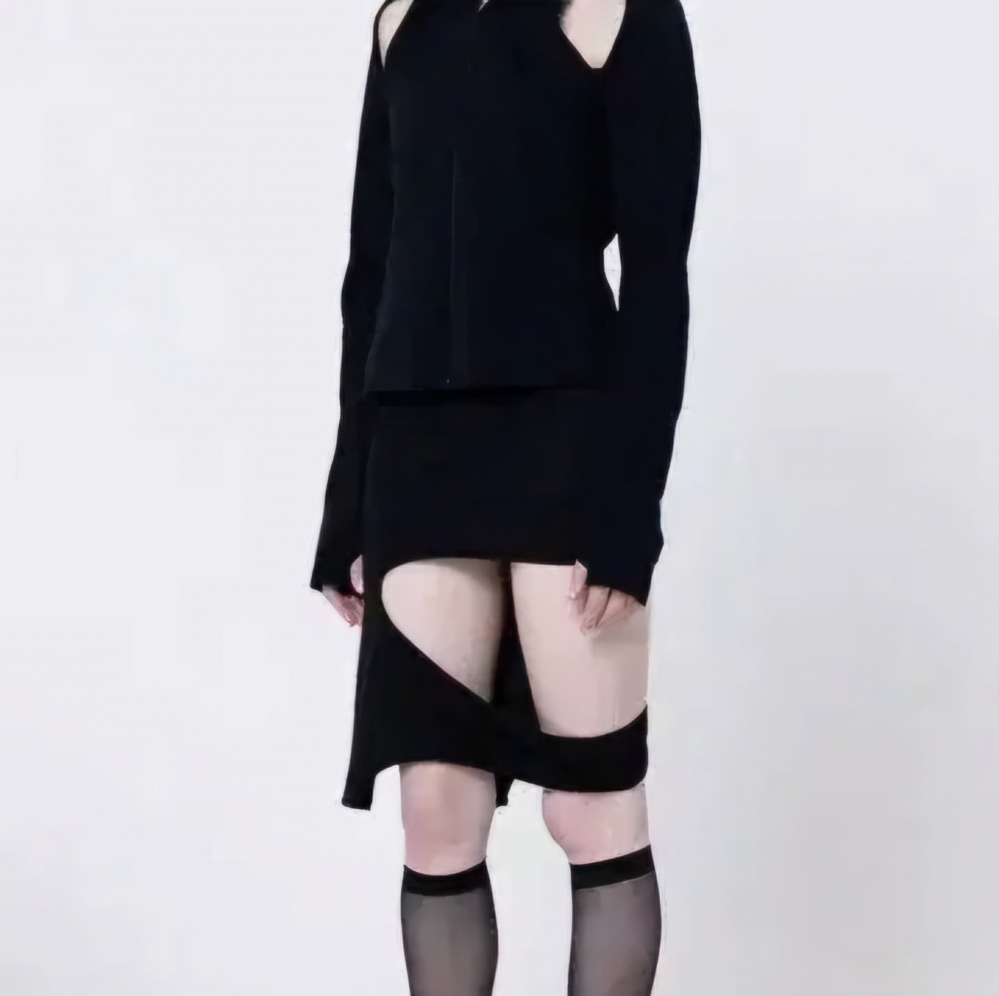 얼마전에 본 재밌는패션 어 파격적인 치마네.. 했는데 하필장소가 동네 시장이어서어르신들 이목을 다 끌고계셨다.twt | 인스티즈