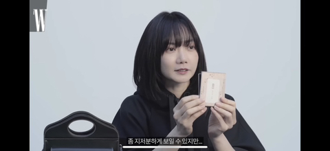 물건을 진짜 오래, 심플하게 쓰는 배두나 왓츠인마이백.jpg | 인스티즈