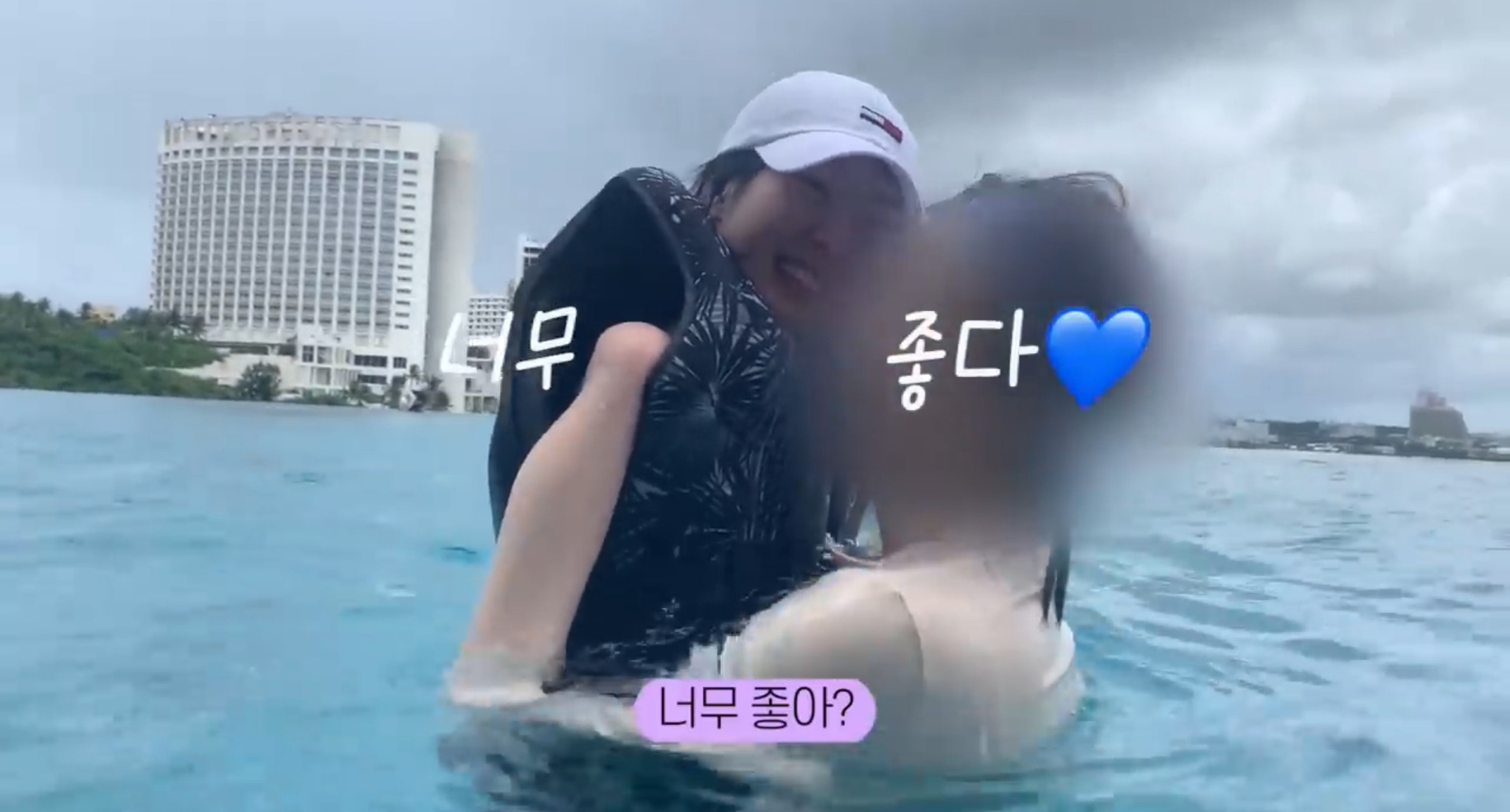 휠체어를 써야하는 유투버가 외국 여행을 가서 느낀 점 | 인스티즈