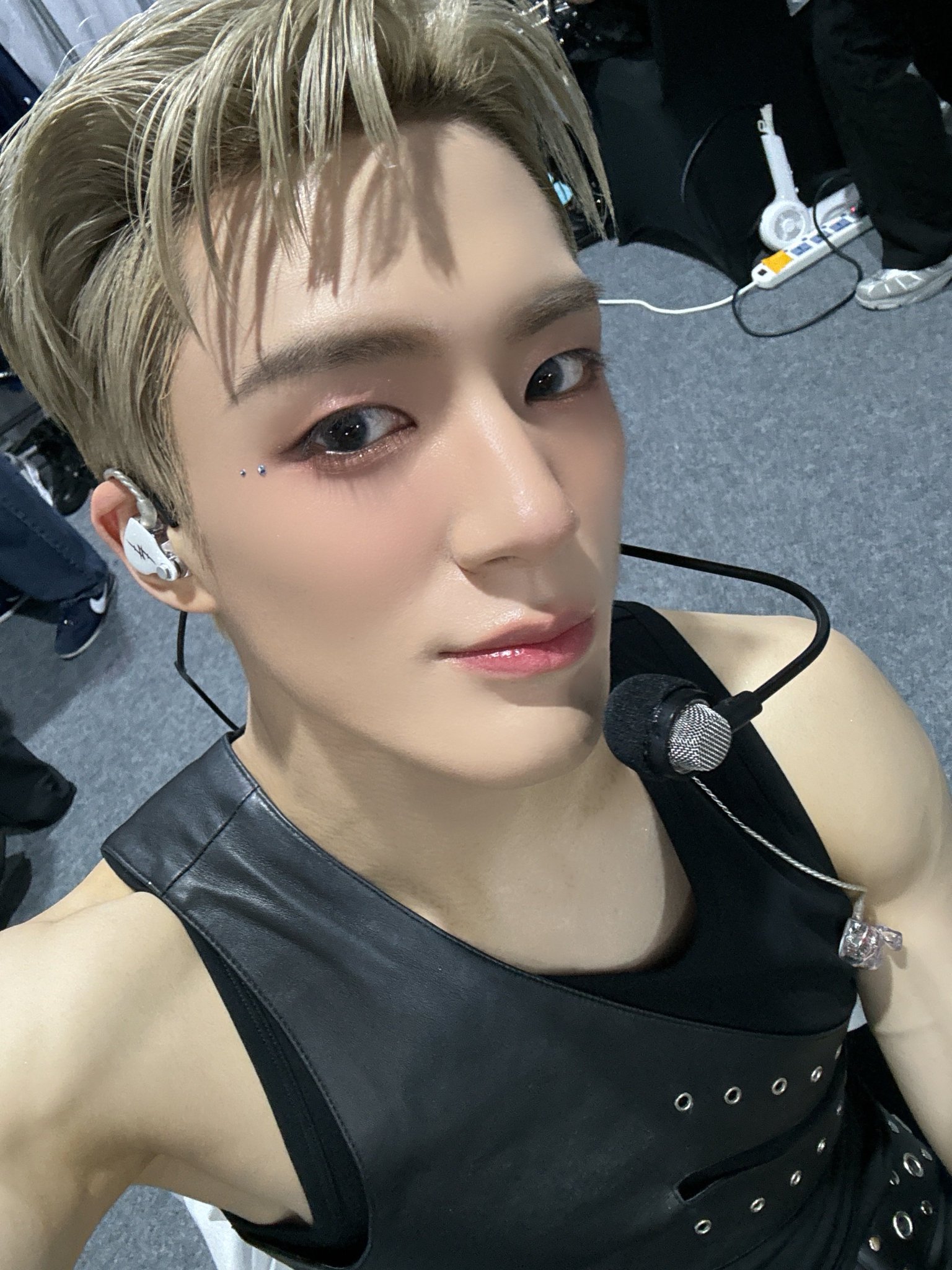 호불호 극명하게 갈리는 요즘 아이돌 오버립 메이크업.twt | 인스티즈