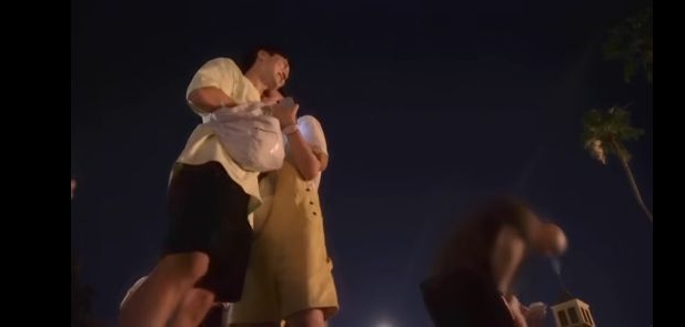 영화처럼 디즈니월드에서 프로포즈 한 유튜버 (웃소 성희 고탱) | 인스티즈