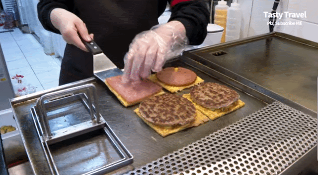 이삭토스트 만드는중.gif | 인스티즈