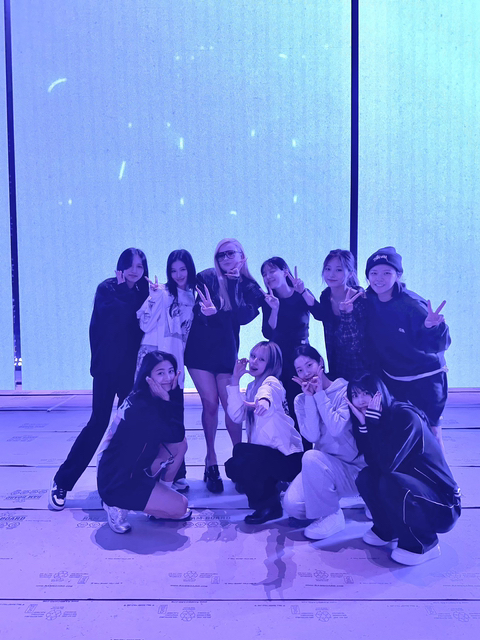 트와이스 빌보드 위민 인 뮤직 어워즈에서 수상하고 만난 미국 스타들(사진위주) | 인스티즈