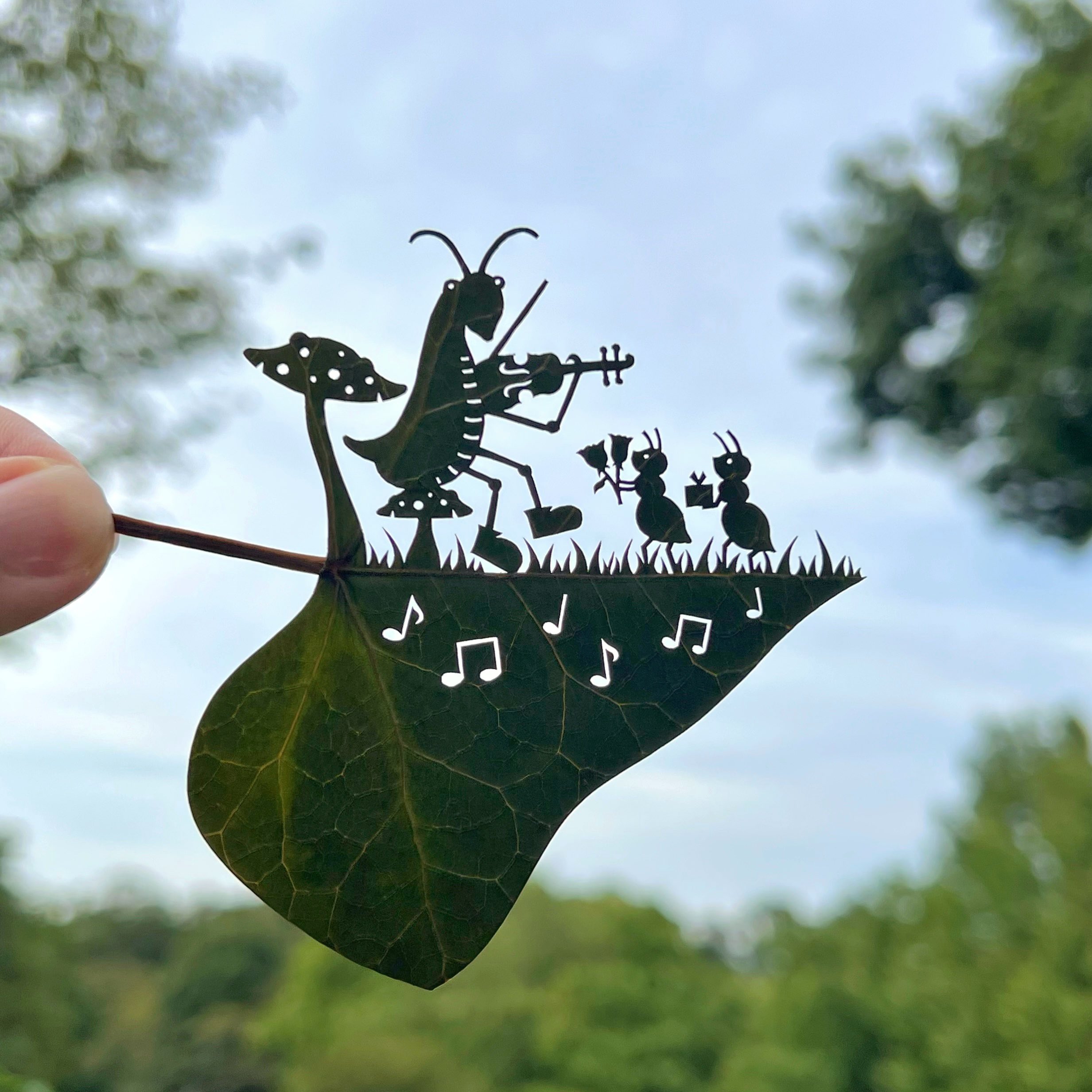 ADHD를 가진 작가가 만든 나뭇잎 아트 작품 | 인스티즈