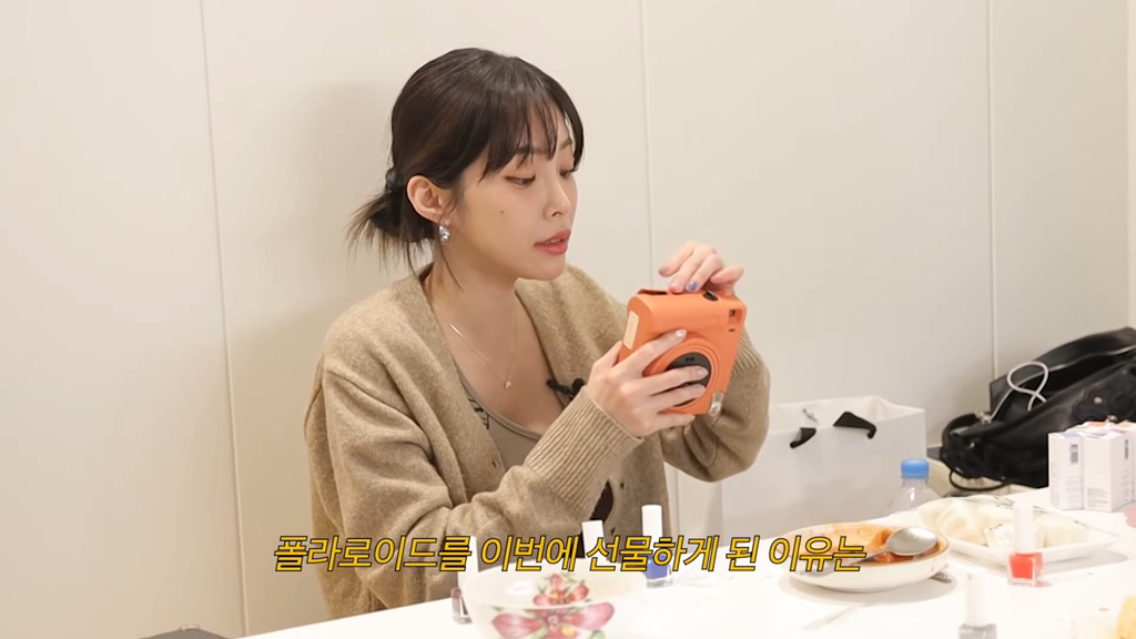 최근 스탭 폰에 있는 앨범을 보다가 충격받았다는 헤이즈 | 인스티즈