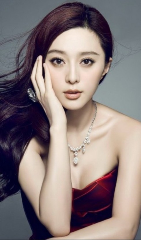 묘하게 닮은 것 같은 배우 김지원과 판빙빙 - 악플달면 쩌리쩌려버려... 차분한 20대들의 알흠다운 공간 묘하게 닮은 것 같은 배우 김지원과 판빙빙
