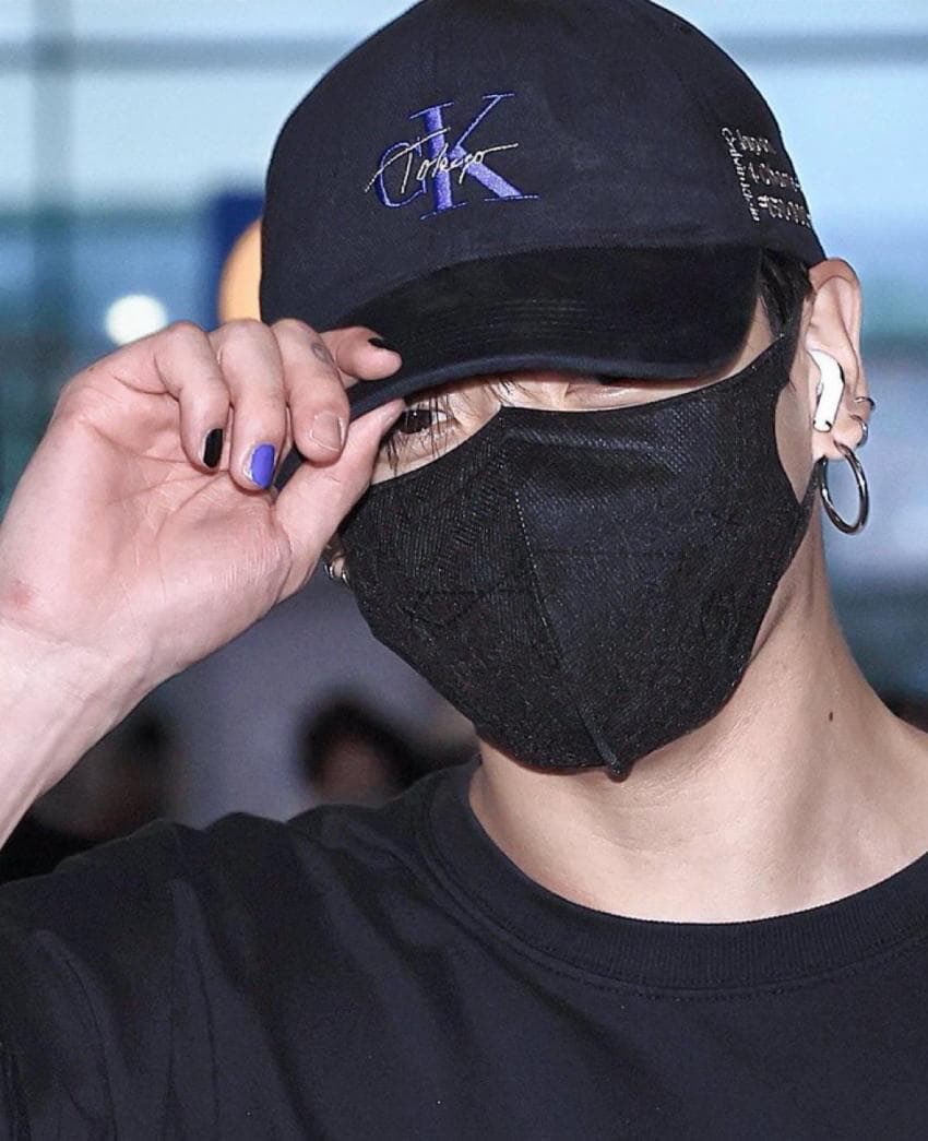 정국 윈터 약지손가락 네일 비교 이미지