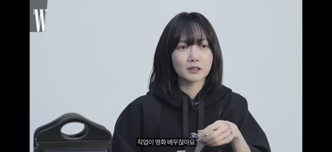 물건을 진짜 오래, 심플하게 쓰는 배두나 왓츠인마이백.jpg | 인스티즈