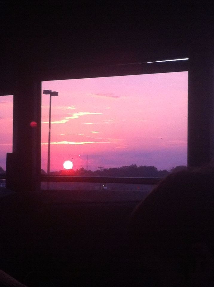 초저녁 걸어가다 넋놓고 올려다보게 되는 날 | 인스티즈