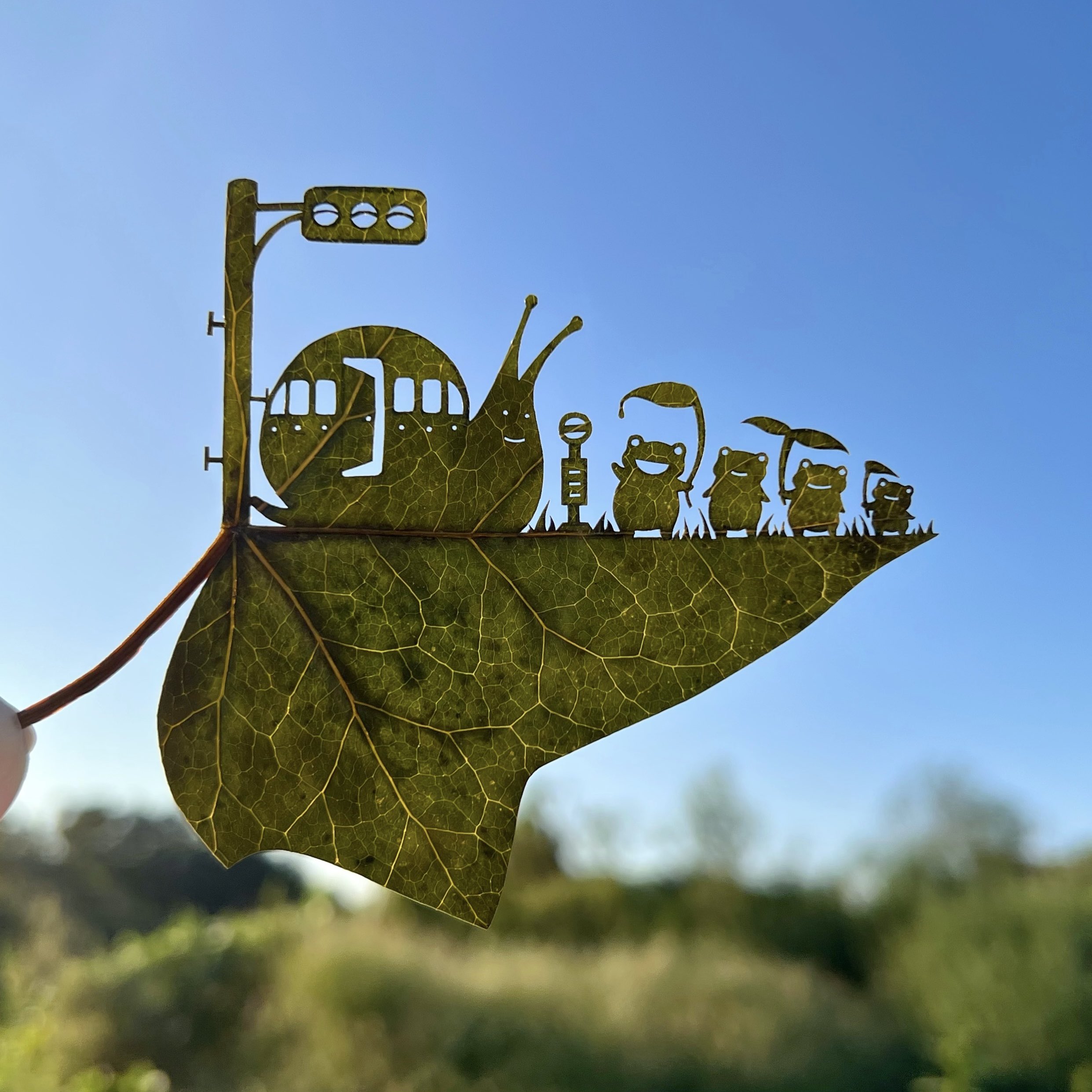 ADHD를 가진 작가가 만든 나뭇잎 아트 작품 | 인스티즈