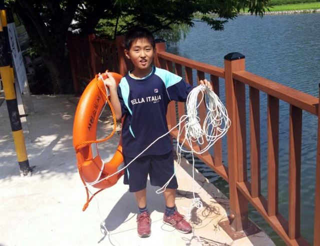 "아저씨 잠깐만 기다리세요!” 저수지에 빠진 3명의 남성, 12살 어린아이가 한 놀라운 행동 | 인스티즈