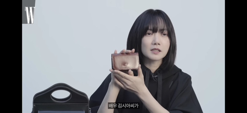 물건을 진짜 오래, 심플하게 쓰는 배두나 왓츠인마이백.jpg | 인스티즈