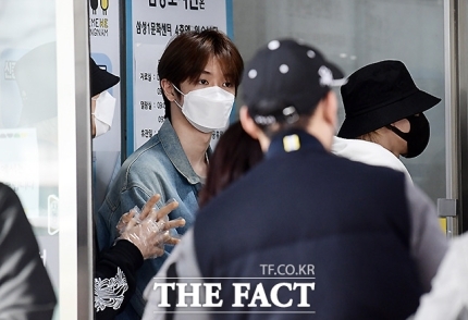 2022 대선 사전투표 하러 온 연예인들 사진 모음.jpg | 인스티즈