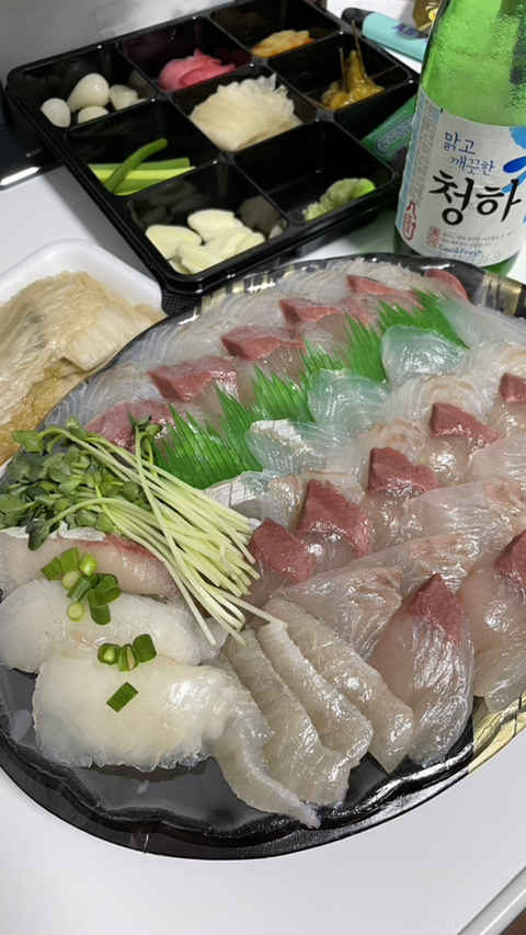 현지인 속초 맛집이랄까나..? - 콧멍에트💛잇게짤털 - ＊여성시대＊ 차분한 20대들의 알흠다운 공간 현지인 속초 맛집이랄까나..?