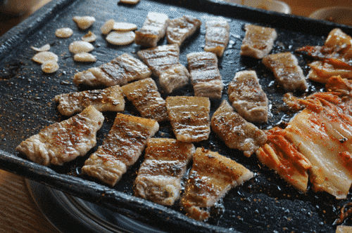 의외로 좋아하는 사람들이 많다는 납작한 냉동삼겹살 | 인스티즈