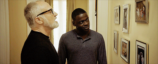 백인 여자친구 부모님 집에 처음 방문하는데 이 가족 전부 어딘가 이상한 거 같아요..gif | 인스티즈