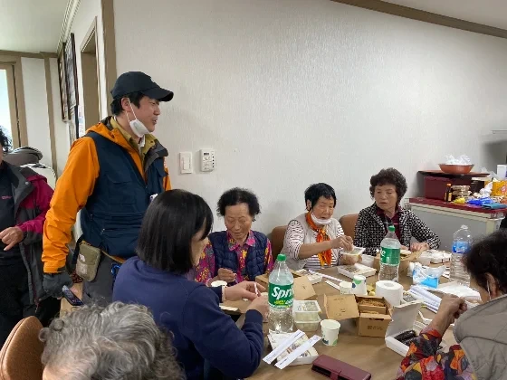 산불에 8일 못 씻은 할머니들, '목욕탕' 모셔갔더니… | 인스티즈