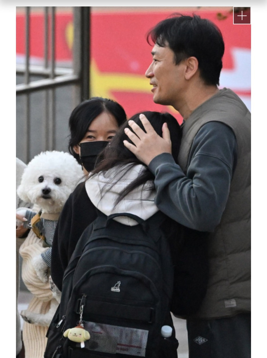 새벽 출동에 '멍'…수능 응원하러 간 강아지들 | 인스티즈