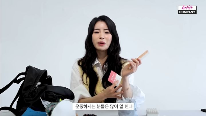 배우 임지연 왓츠인마이백: 진짜 가방 끝없는 영양제와 헬창템들 | 인스티즈