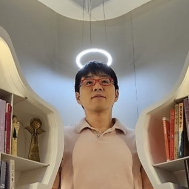 이동진 평론가 사무실에 있는 포토존 | 인스티즈