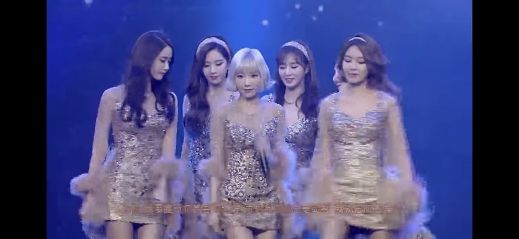 중국에서 마이크들고 생라이브 하는 소녀시대 | 인스티즈
