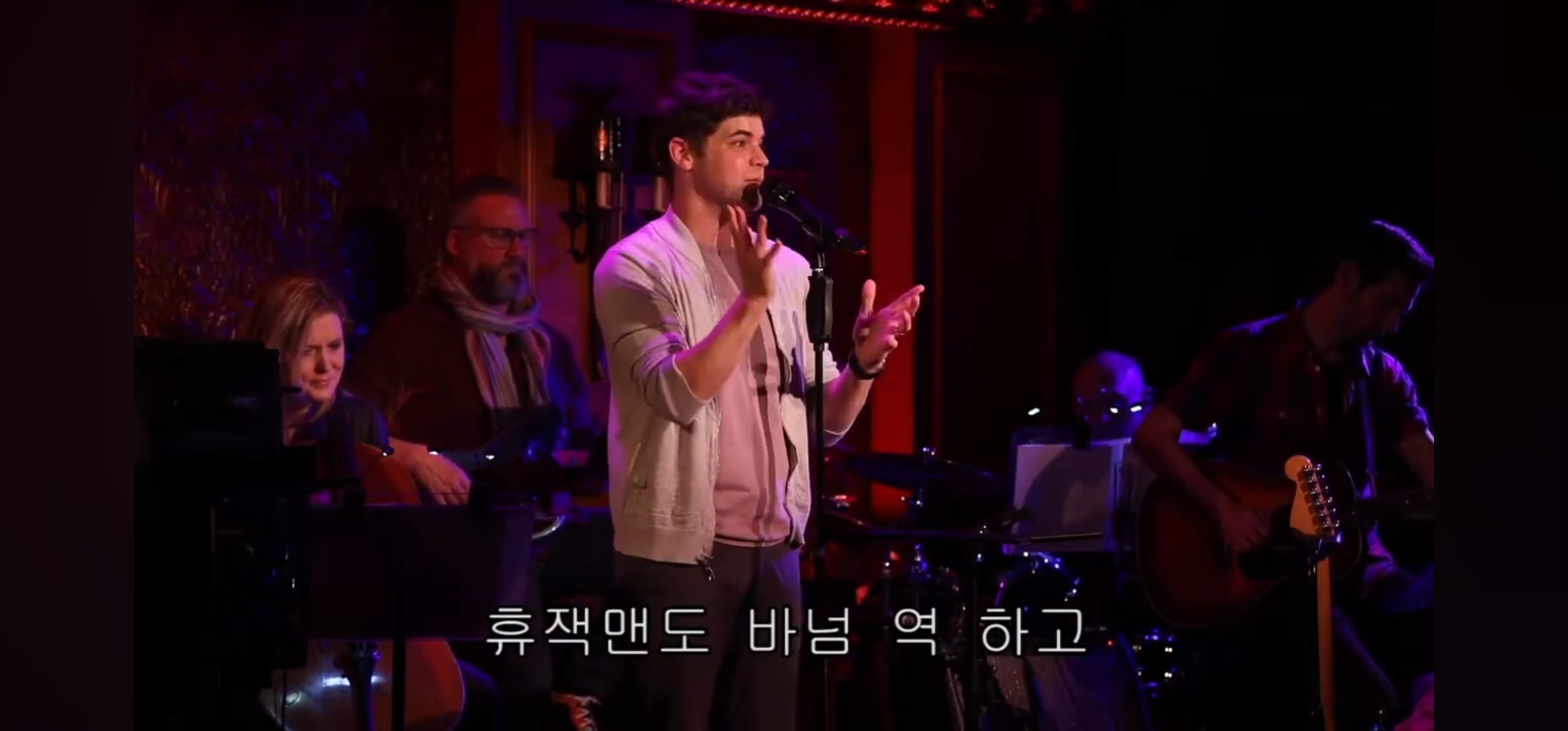 이제 와서 말하지만 휴 잭맨, 잭 에프론 대신 위대한 쇼맨이란 영화를 세상에 나온 게 한 건 나야! 그게 무슨 소리냐고?.jpg | 인스티즈