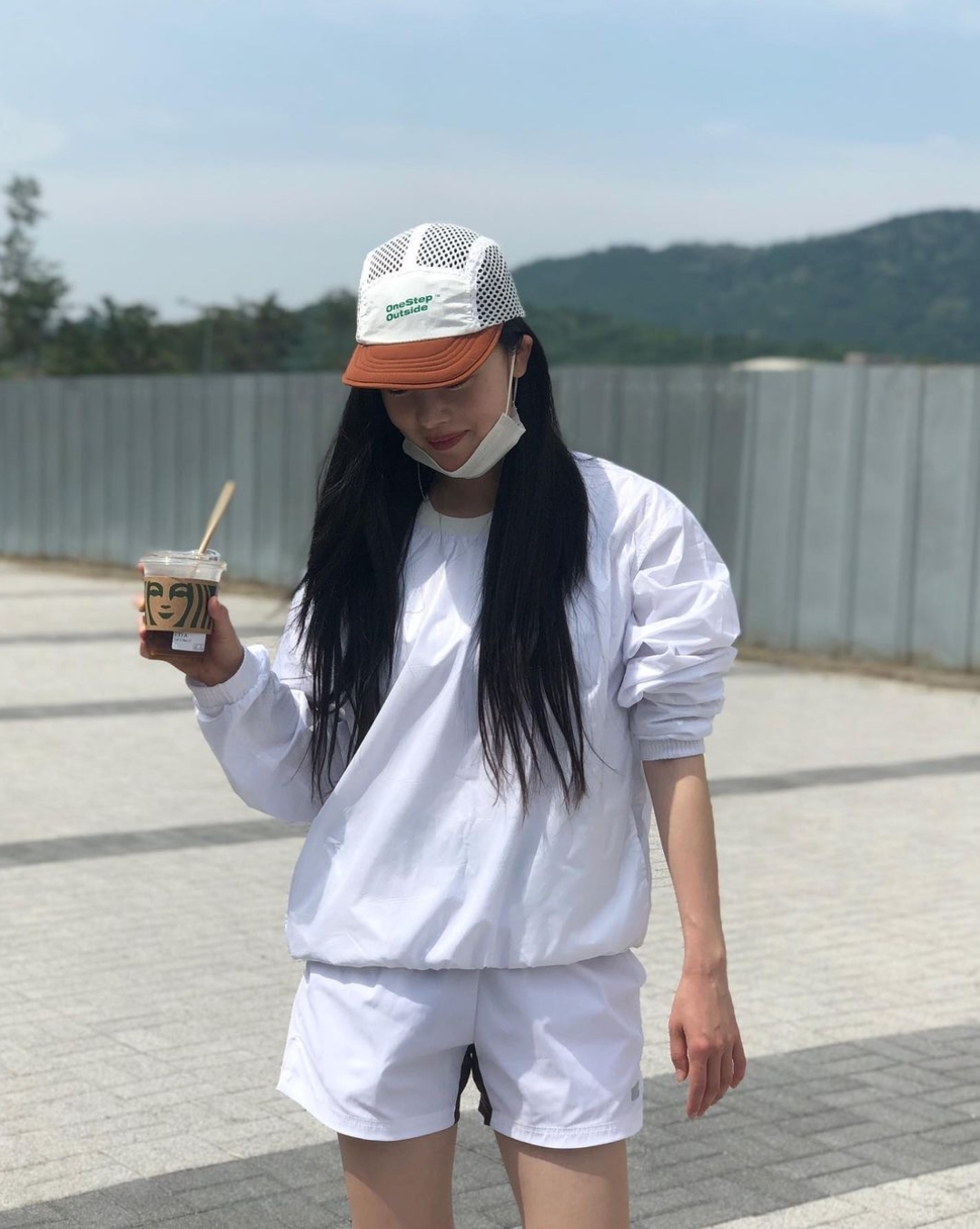 막걸리 먹으려고 등산하는 한선화.........jpg | 인스티즈