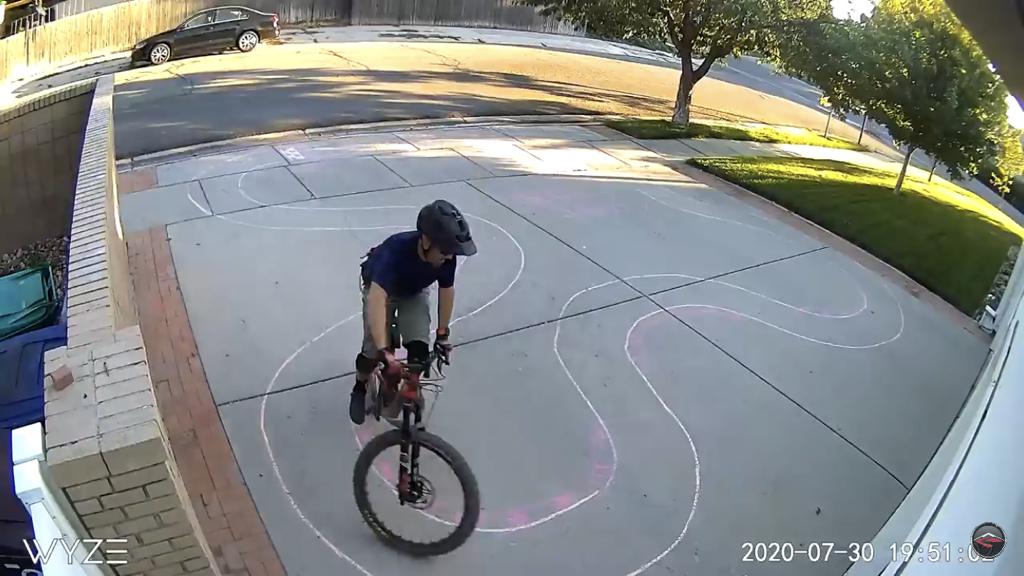 옆집애가 자꾸 우리집 주차장에서 자전거를 타길래 조치를 취했습니다 | 인스티즈