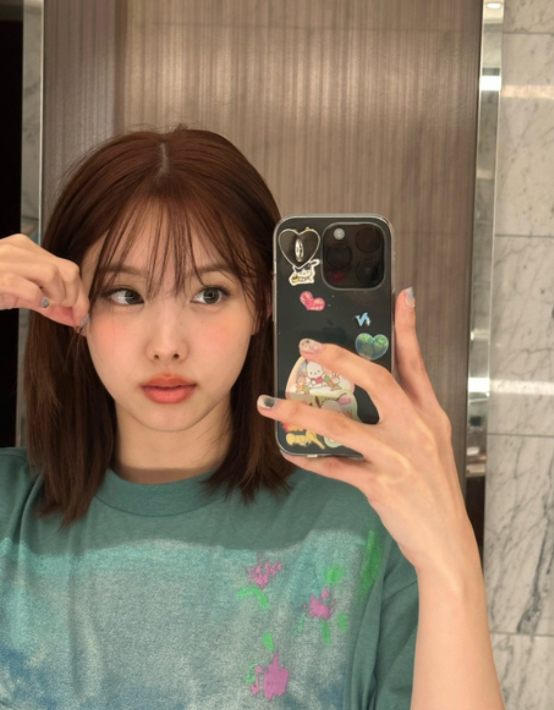 호불호 극명하게 갈리는 요즘 아이돌 오버립 메이크업.twt | 인스티즈