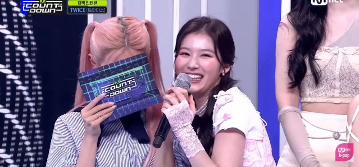 엠카에서 생방송으로 저녁 데이트 잡는 아이돌 | 인스티즈