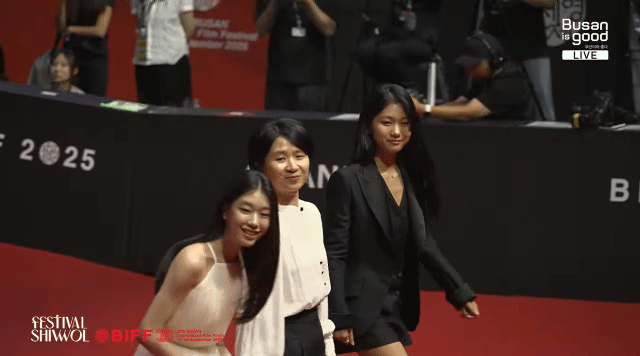 오늘자 훌쩍 큰 모습으로 부산국제영화제 참석한 아역배우 박소이 | 인스티즈