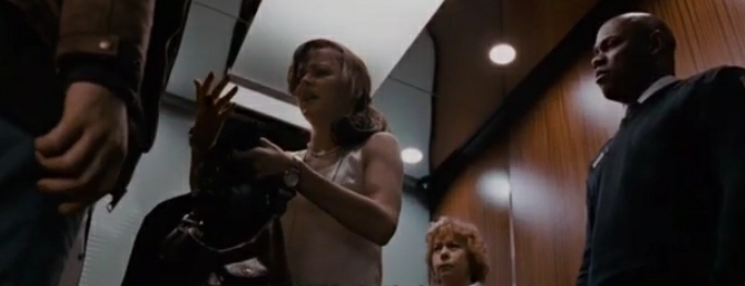 고층 건물 엘리베이터에 갇힌 5명. 이들 중 1명은 사람이 아니다. 데블 | 인스티즈