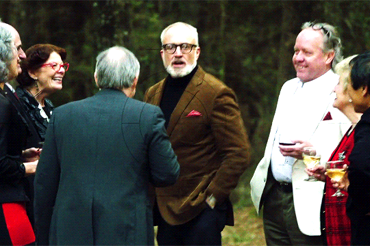 백인 여자친구 부모님 집에 처음 방문하는데 이 가족 전부 어딘가 이상한 거 같아요..gif | 인스티즈