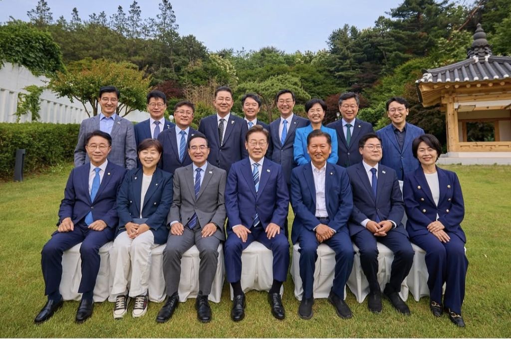 초선 이재명의원의 기자회견길에 동행해줬던 의원들 | 인스티즈