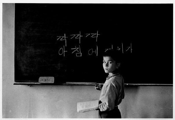 민족의 순수성을 지키기 위해 나라에서 혼혈 고아들을 해외로 이주시킴 | 인스티즈