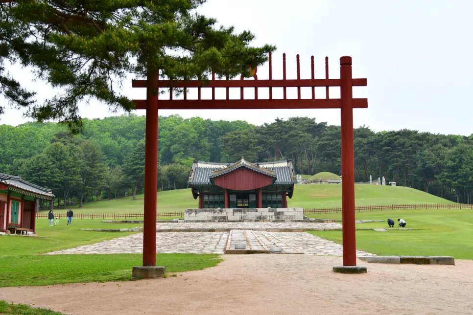 썩은 토리이 치우고 우리나라 전통 홍살문 유명해졌으면 | 인스티즈